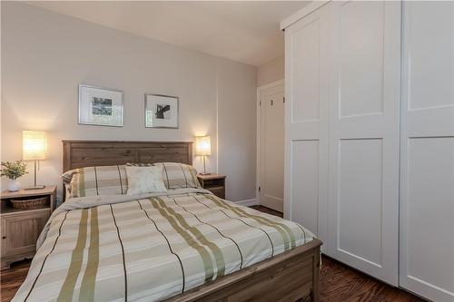 642 Cherrywood Drive, Burlington, ON - Indoor Photo Showing Bedroom