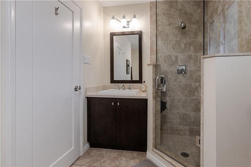 642 Cherrywood Drive, Burlington, ON - Indoor Photo Showing Bathroom