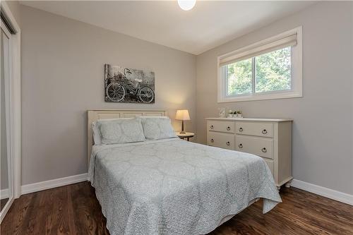 642 Cherrywood Drive, Burlington, ON - Indoor Photo Showing Bedroom