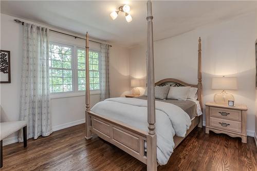 642 Cherrywood Drive, Burlington, ON - Indoor Photo Showing Bedroom