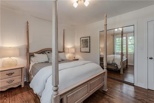 642 Cherrywood Drive, Burlington, ON - Indoor Photo Showing Bedroom