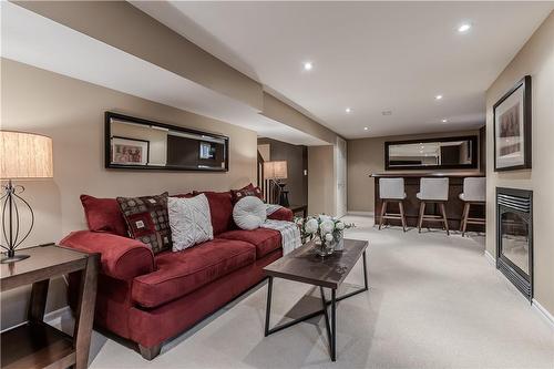 642 Cherrywood Drive, Burlington, ON - Indoor Photo Showing Living Room