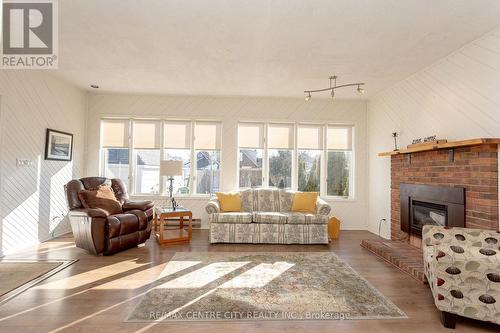 121 Forest Avenue, St. Thomas, ON - Indoor Photo Showing Living Room With Fireplace