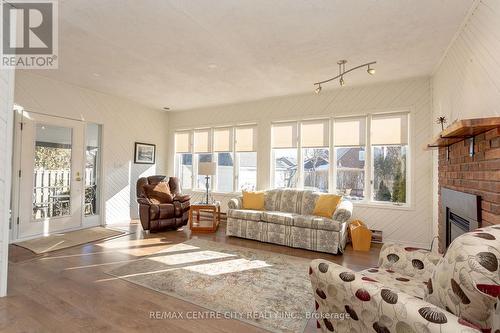 121 Forest Avenue, St. Thomas, ON - Indoor Photo Showing Living Room