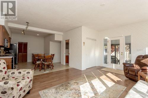 121 Forest Avenue, St. Thomas, ON - Indoor Photo Showing Living Room