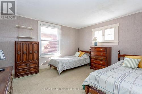 121 Forest Avenue, St. Thomas, ON - Indoor Photo Showing Bedroom