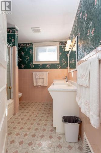 121 Forest Avenue, St. Thomas, ON - Indoor Photo Showing Bathroom