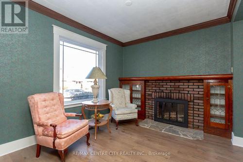 121 Forest Avenue, St. Thomas, ON - Indoor Photo Showing Living Room With Fireplace