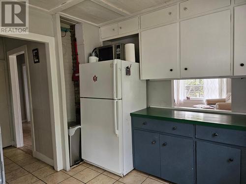 209 1St Avenue, Nakusp, BC - Indoor Photo Showing Kitchen