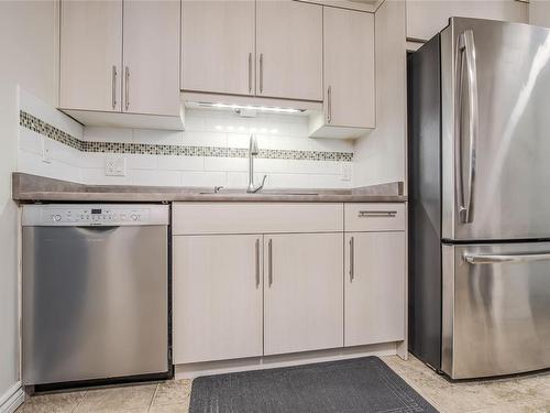 312-4720 Uplands Dr, Nanaimo, BC - Indoor Photo Showing Kitchen With Stainless Steel Kitchen