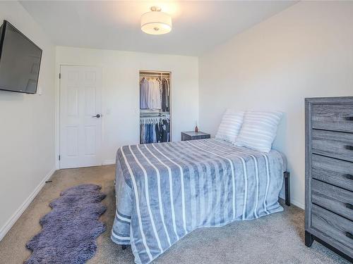 312-4720 Uplands Dr, Nanaimo, BC - Indoor Photo Showing Bedroom