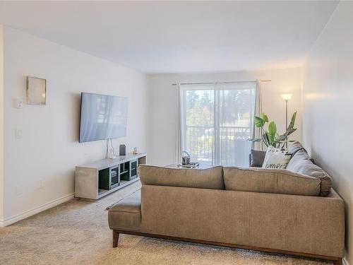 312-4720 Uplands Dr, Nanaimo, BC - Indoor Photo Showing Living Room