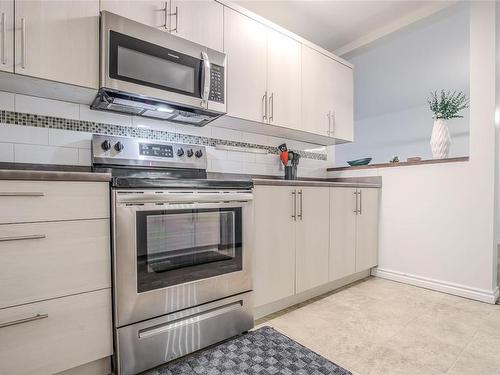 312-4720 Uplands Dr, Nanaimo, BC - Indoor Photo Showing Kitchen With Stainless Steel Kitchen