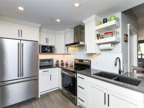 106-1700 Balmoral Ave, Comox, BC - Indoor Photo Showing Kitchen With Double Sink With Upgraded Kitchen