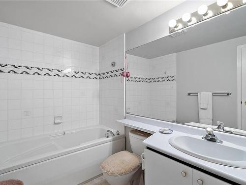 3190-2600 Ferguson Rd, Central Saanich, BC - Indoor Photo Showing Bathroom