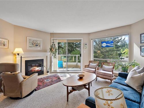 3190-2600 Ferguson Rd, Central Saanich, BC - Indoor Photo Showing Living Room With Fireplace