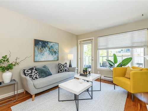 206-1510 Hillside Ave, Victoria, BC - Indoor Photo Showing Living Room