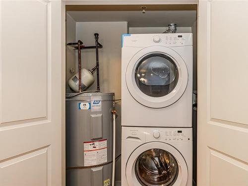 206-1510 Hillside Ave, Victoria, BC - Indoor Photo Showing Laundry Room