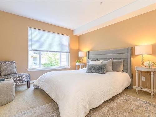 206-1510 Hillside Ave, Victoria, BC - Indoor Photo Showing Bedroom