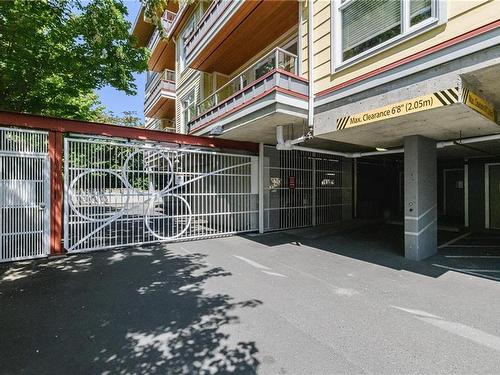 206-1510 Hillside Ave, Victoria, BC - Outdoor