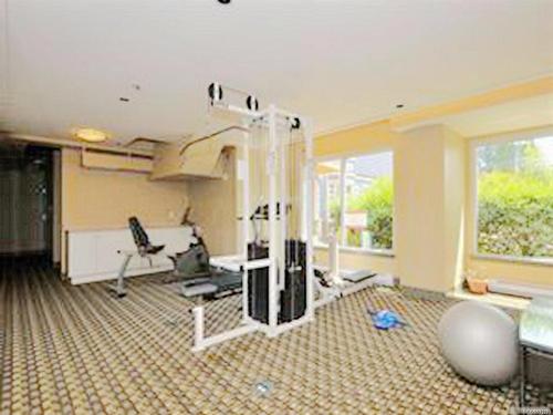 206-1510 Hillside Ave, Victoria, BC - Indoor Photo Showing Gym Room