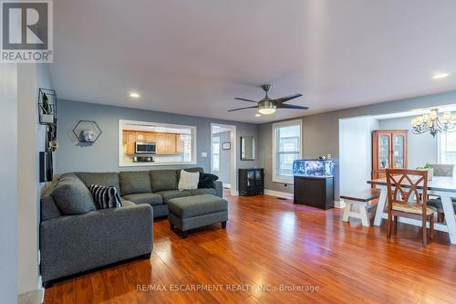 1739 Caistor Centre Road, West Lincoln, ON - Indoor Photo Showing Living Room