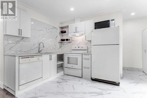 1260 Gore Road, Hamilton, ON - Indoor Photo Showing Kitchen