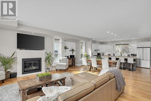 1865 Begbie Road Unit# 7, Kelowna, BC - Indoor Photo Showing Living Room With Fireplace