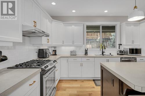 1865 Begbie Road Unit# 7, Kelowna, BC - Indoor Photo Showing Kitchen With Double Sink