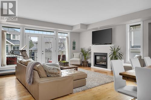 1865 Begbie Road Unit# 7, Kelowna, BC - Indoor Photo Showing Living Room With Fireplace