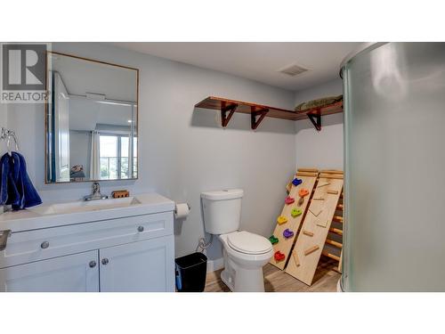 4900 Heritage Drive Unit# 503, Vernon, BC - Indoor Photo Showing Bathroom