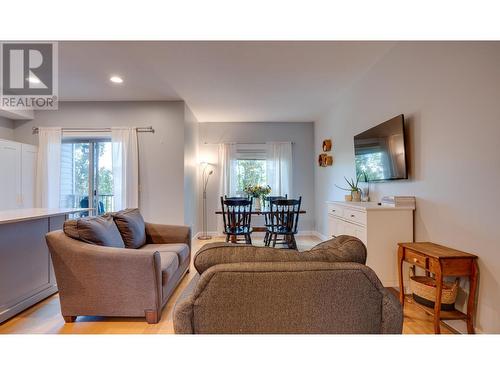 4900 Heritage Drive Unit# 503, Vernon, BC - Indoor Photo Showing Living Room