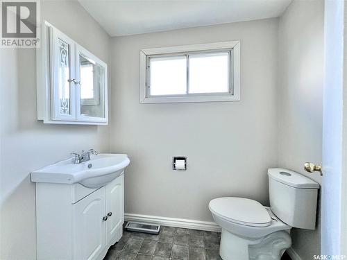 229 Mctavish Street, Outlook, SK - Indoor Photo Showing Bathroom