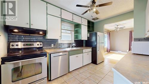 2751 Mcara Street, Regina, SK - Indoor Photo Showing Kitchen