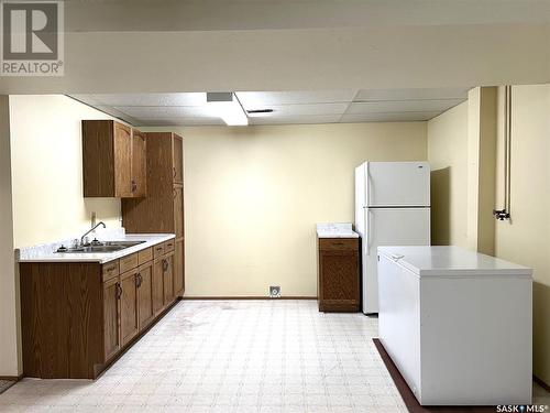 30 Marion Crescent, Meadow Lake, SK - Indoor Photo Showing Kitchen With Double Sink