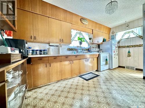 85 First Avenue N, Yorkton, SK - Indoor Photo Showing Kitchen