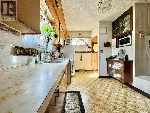 85 First Avenue N, Yorkton, SK - Indoor Photo Showing Kitchen With Double Sink