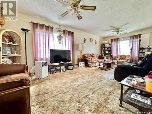 85 First Avenue N, Yorkton, SK - Indoor Photo Showing Living Room