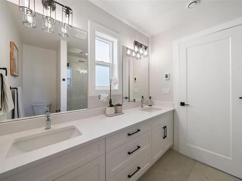 1536 Marble Pl, Langford, BC - Indoor Photo Showing Bathroom