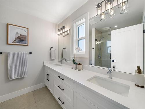 1536 Marble Pl, Langford, BC - Indoor Photo Showing Bathroom