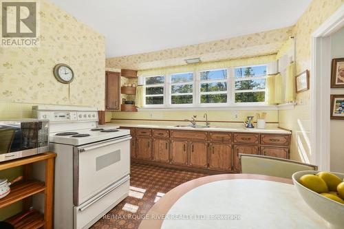 B - 5250 County Rd 45 Road, Hamilton Township (Baltimore), ON - Indoor Photo Showing Kitchen With Double Sink