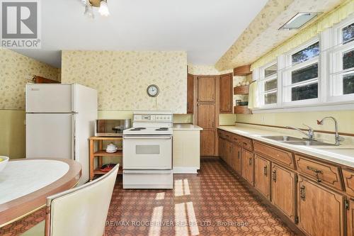 B - 5250 County Rd 45 Road, Hamilton Township (Baltimore), ON - Indoor Photo Showing Kitchen With Double Sink