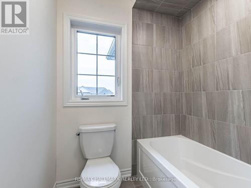 2134 Speare Court E, Innisfil, ON - Indoor Photo Showing Bathroom