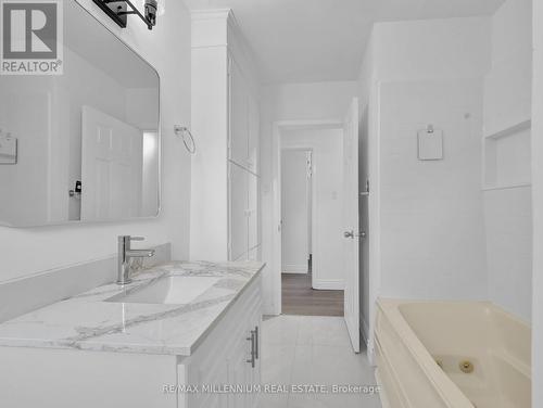 113 Mark Street, London, ON - Indoor Photo Showing Bathroom