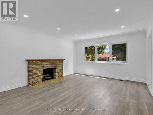 113 Mark Street, London, ON - Indoor Photo Showing Living Room With Fireplace