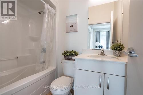 102 - 269 Sunview Street, Waterloo, ON - Indoor Photo Showing Bathroom