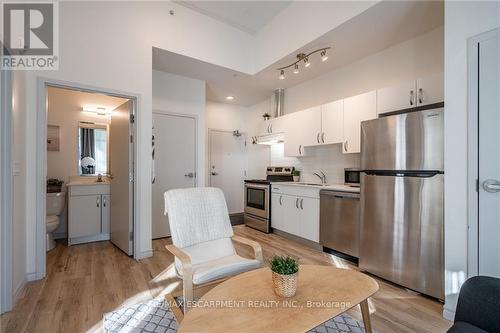 102 - 269 Sunview Street, Waterloo, ON - Indoor Photo Showing Kitchen