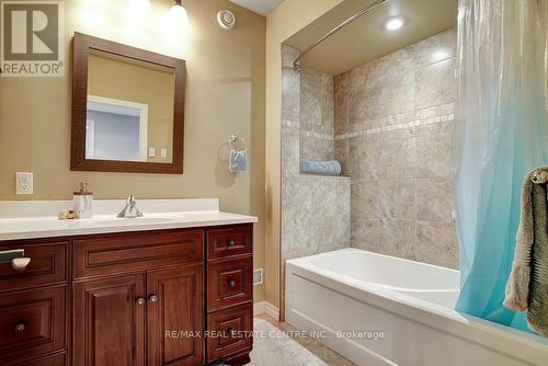 209 Hume Road, Puslinch, ON - Indoor Photo Showing Bathroom