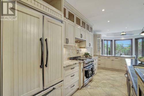 209 Hume Road, Puslinch, ON - Indoor Photo Showing Kitchen With Upgraded Kitchen