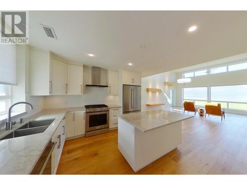 121 Harbourfront Drive Ne Unit# 10, Salmon Arm, BC - Indoor Photo Showing Kitchen With Double Sink With Upgraded Kitchen